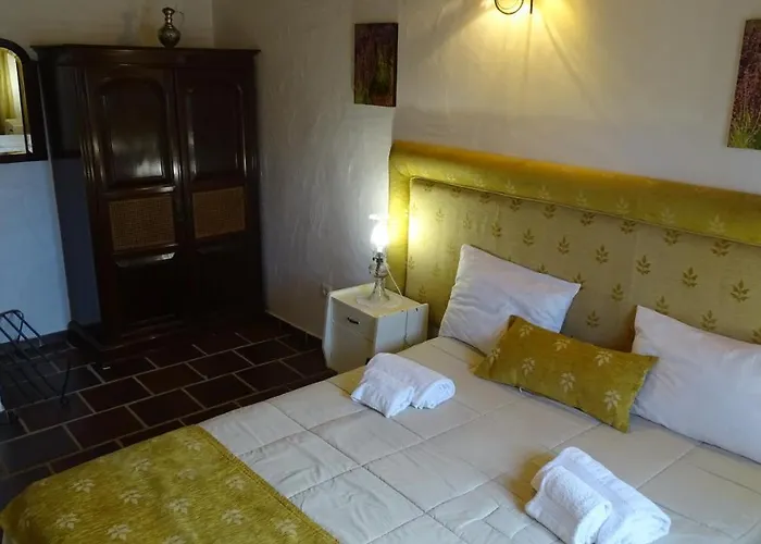 Aldeamento Turístico Páteo Do Duque *